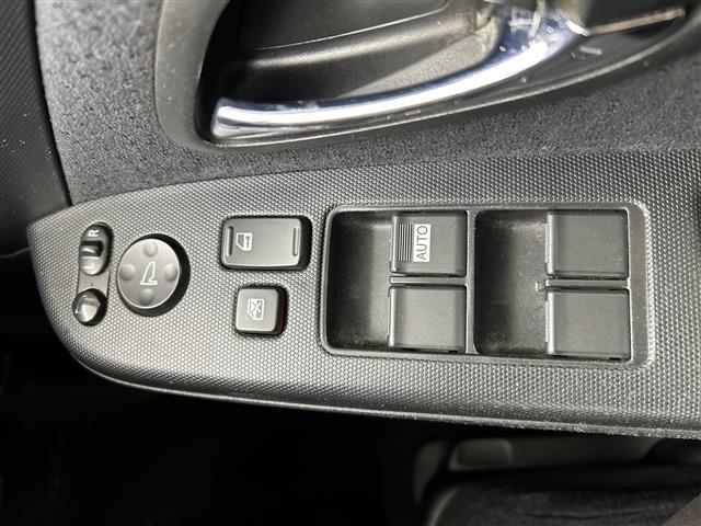 ステップワゴン Ｇ　Ｌ　ＨＤＤナビパッケージ　４ＷＤ　純正ＨＤＤナビ　両側パワースライドドア　ＥＴＣ　ステアリングスイッチ（13枚目）