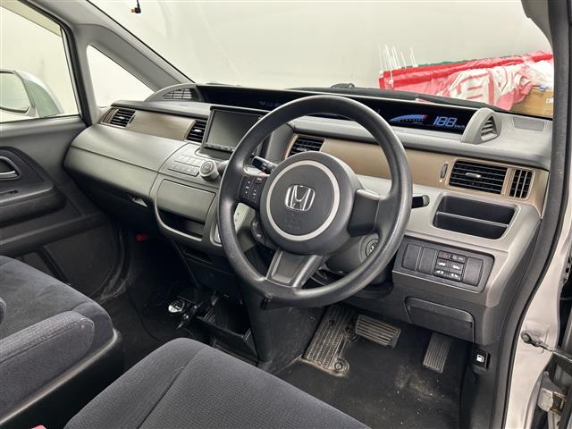 ステップワゴン Ｇ　Ｌ　ＨＤＤナビパッケージ　４ＷＤ　純正ＨＤＤナビ　両側パワースライドドア　ＥＴＣ　ステアリングスイッチ（22枚目）