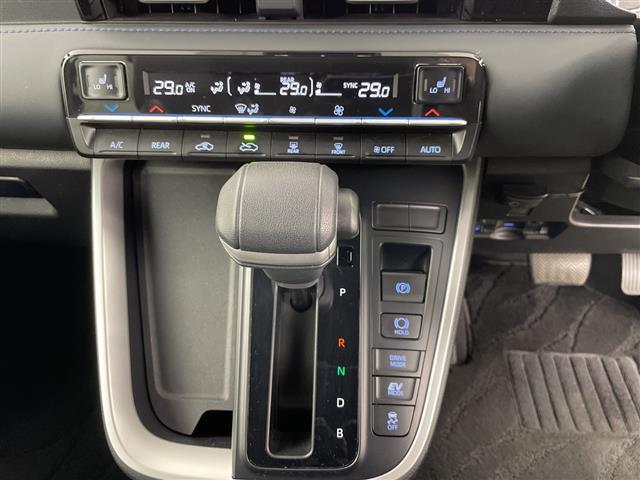 ヴォクシー ハイブリッドS-Z 純正ナビ・・トヨタセーフティサポート・バックカメラ・追従クルーズコントロール・オートライト/LEDヘッドライト・運転席/助手席シートヒーター・EVモード・AC100V・寒冷地仕様・冬タイヤ積込(12枚目)