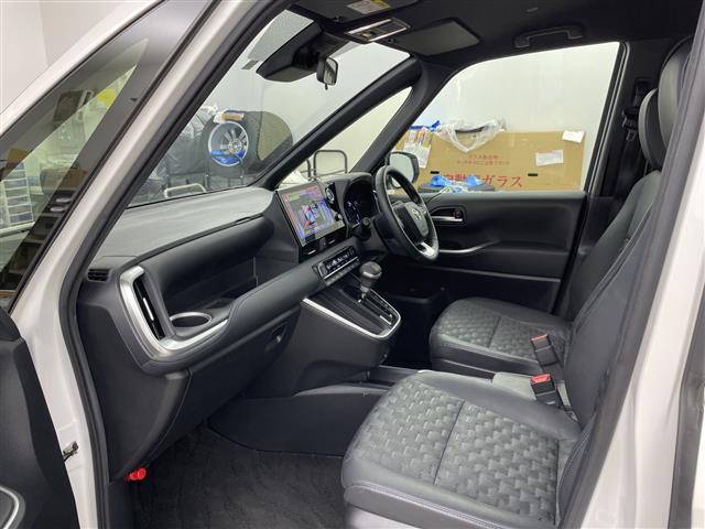 ヴォクシー ハイブリッドS-Z 純正ナビ・・トヨタセーフティサポート・バックカメラ・追従クルーズコントロール・オートライト/LEDヘッドライト・運転席/助手席シートヒーター・EVモード・AC100V・寒冷地仕様・冬タイヤ積込(25枚目)