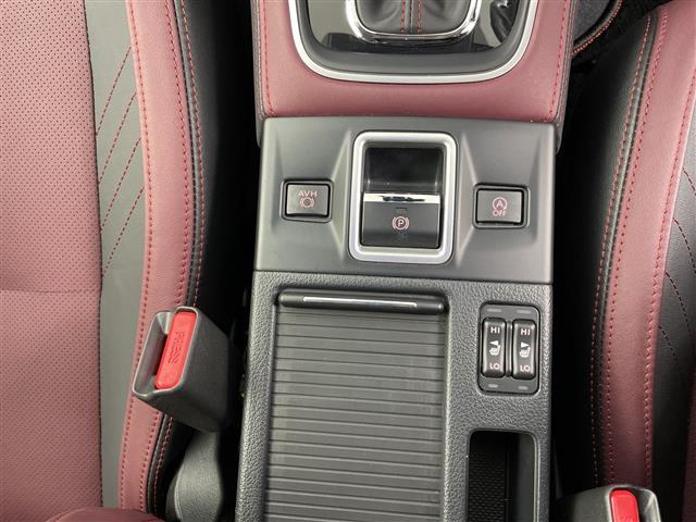 レヴォーグ 1.6STIスポーツアイサイト ・4WD/アイサイト・衝突被害軽減ブレーキ・純正SDナビ・フルセグTV/CD/DVD/BT)・バックカメラ・レーダークルーズコントロール・ブラインドスポットモニタリング・レザーシート・(10枚目)