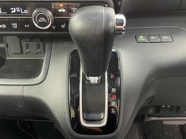 N-BOXカスタム G・Lホンダセンシング 4WD /Honda SENSING・衝突軽減ブレーキ/誤発進抑制機能・後方誤発進抑制機能/路外逸脱抑制機能・アダプティブ・クルーズ・コントロール〉・LKAS〈車線維持支援システム〉・LED(5枚目)