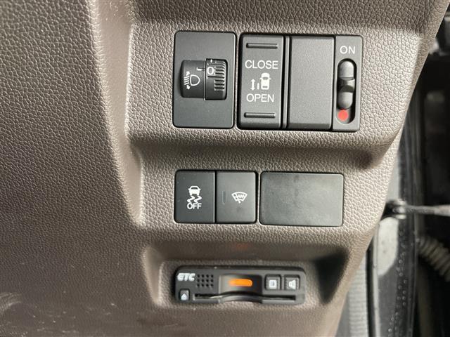 フリード G ・4WD・ワンオーナー・Gathersインターナビ・Bluetooth接続・純正エンジンスターター・片側パワースライドドア・ビルトインETC・ワイパーデアイサー・前席シートヒーター・ワイパーデアイサー(7枚目)