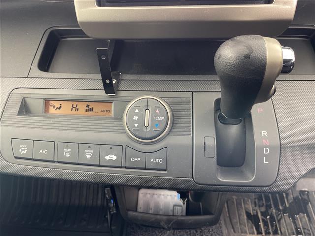 フリードスパイク G ジャストセレクション ・社外ナビ フルセグ/BT/CD/DVD/AUX・バックカメラ・両側パワースライドドア・社外ドライブレコーダー・オートライト・ウォークスルー・ETC・ABS(5枚目)