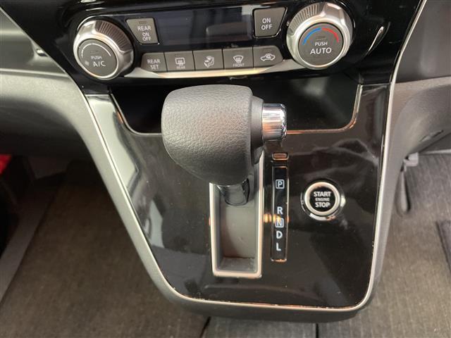 セレナ XV 4WD・社外ナビ・BT/CD/DVD/SD/USB・バックカメラ・両側パワースライドドア・クルーズコントロール・エマージェンシーブレーキ・ブラインドスポットモニター・レーンキープアシスト・ETC(4枚目)