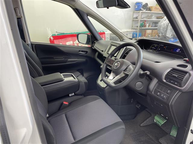 セレナ XV 4WD・社外ナビ・BT/CD/DVD/SD/USB・バックカメラ・両側パワースライドドア・クルーズコントロール・エマージェンシーブレーキ・ブラインドスポットモニター・レーンキープアシスト・ETC(18枚目)