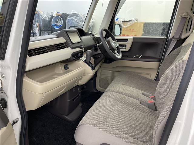 Ｎ－ＢＯＸ Ｇ・Ｌホンダセンシング　・４ＷＤ・社外ナビ　フルセグ／ＢＴ／ＣＤ／ＤＶＤ／ＳＤ／ＨＤＤ・バックカメラ・ホンダセンシング・レーダークルーズコントロール・片側パワースライドドア・シートヒーター・レーンキープアシスト（23枚目）