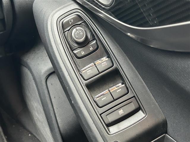 インプレッサスポーツ 2.0i-Sアイサイト 4WD/アプライドモデルB型/アイサイトVer3/純正8型ビルトインSDナビ/フルセグTV/サイド&バックカメラ/ドラレコ/クルコン追従走行機能付き/LEDヘッド&ライナー/フォグライト/純正18AW(22枚目)