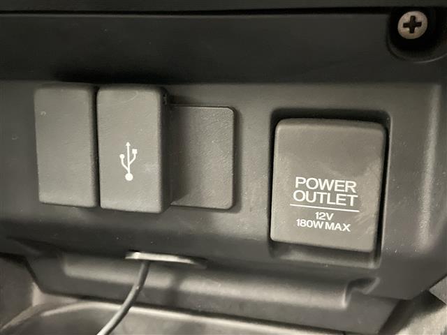 フィット １３Ｇ・Ｆパッケージ　コンフォートエディション　衝突軽減ブレーキ　純正ナビ　ＴＶ　Ｂｌｕｅｔｏｏｔｈ　バックＣ　ワイパーデアイサー　ＥＴＣ　シートヒーター　１５ＡＷ　コーナーセンサー　ヒーター付電格ミラー　スマートキー　純正マット　ＡＡＣ（11枚目）