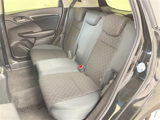 フィット １３Ｇ・Ｆパッケージ　コンフォートエディション　衝突軽減ブレーキ　純正ナビ　ＴＶ　Ｂｌｕｅｔｏｏｔｈ　バックＣ　ワイパーデアイサー　ＥＴＣ　シートヒーター　１５ＡＷ　コーナーセンサー　ヒーター付電格ミラー　スマートキー　純正マット　ＡＡＣ（23枚目）