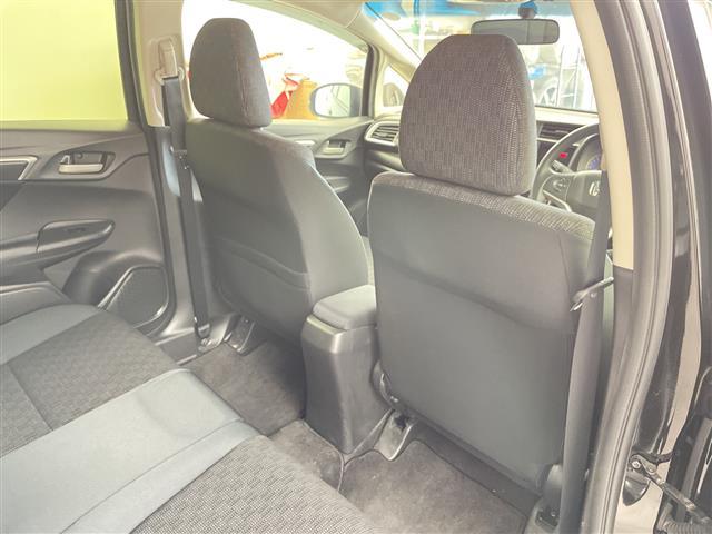 フィット １３Ｇ・Ｆパッケージ　コンフォートエディション　衝突軽減ブレーキ　純正ナビ　ＴＶ　Ｂｌｕｅｔｏｏｔｈ　バックＣ　ワイパーデアイサー　ＥＴＣ　シートヒーター　１５ＡＷ　コーナーセンサー　ヒーター付電格ミラー　スマートキー　純正マット　ＡＡＣ（24枚目）