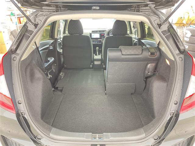 フィット １３Ｇ・Ｆパッケージ　コンフォートエディション　衝突軽減ブレーキ　純正ナビ　ＴＶ　Ｂｌｕｅｔｏｏｔｈ　バックＣ　ワイパーデアイサー　ＥＴＣ　シートヒーター　１５ＡＷ　コーナーセンサー　ヒーター付電格ミラー　スマートキー　純正マット　ＡＡＣ（28枚目）