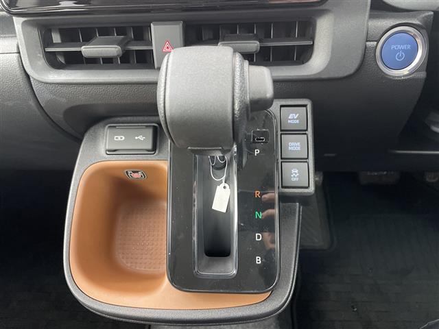 シエンタ ハイブリッドG 4WD 純正ディスプレイオーディオ トヨタセーフティーセンス プリクラッシュセーフティー レーダークルーズコントロール レーンディパチャーアラート LEDヘッドライト オートハイビーム(5枚目)