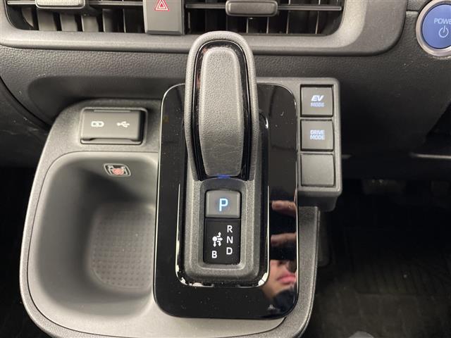 シエンタ ハイブリッドZ 4WD 純正ディスプレイオーディオ トヨタセーフティーセンス プリクラッシュセーフティー レーダークルーズコントロール レーンディパチャーアラート LEDヘッドライト オートハイビーム バックカメラ(5枚目)