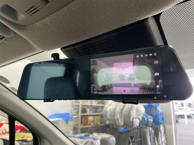 シエンタ ハイブリッドZ 4WD 純正ディスプレイオーディオ トヨタセーフティーセンス プリクラッシュセーフティー レーダークルーズコントロール レーンディパチャーアラート LEDヘッドライト オートハイビーム バックカメラ(8枚目)