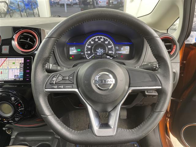 ノート e-パワー メダリスト ・2WD/e-POWR・社外SDナビ (BT/CD/DVD/フルセグTV/MSV)・バックカメラ/全方位カメラ・エマージェンシーブレーキ・ハーフレザーシート・オートライト/LEDライト(14枚目)