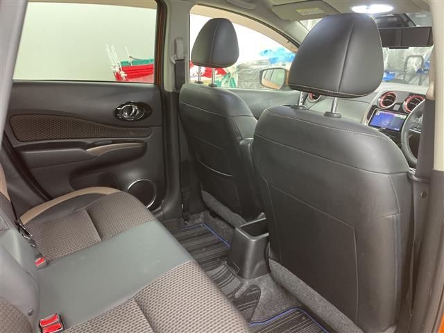 ノート e-パワー メダリスト ・2WD/e-POWR・社外SDナビ (BT/CD/DVD/フルセグTV/MSV)・バックカメラ/全方位カメラ・エマージェンシーブレーキ・ハーフレザーシート・オートライト/LEDライト(21枚目)