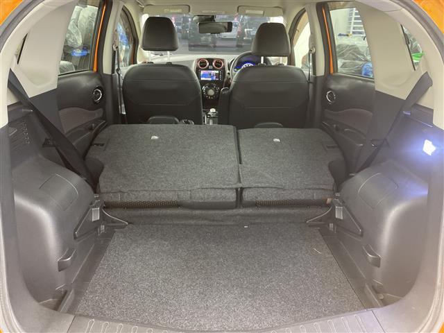 ノート e-パワー メダリスト ・2WD/e-POWR・社外SDナビ (BT/CD/DVD/フルセグTV/MSV)・バックカメラ/全方位カメラ・エマージェンシーブレーキ・ハーフレザーシート・オートライト/LEDライト(28枚目)