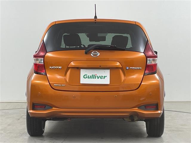 ノート e-パワー メダリスト ・2WD/e-POWR・社外SDナビ (BT/CD/DVD/フルセグTV/MSV)・バックカメラ/全方位カメラ・エマージェンシーブレーキ・ハーフレザーシート・オートライト/LEDライト(38枚目)