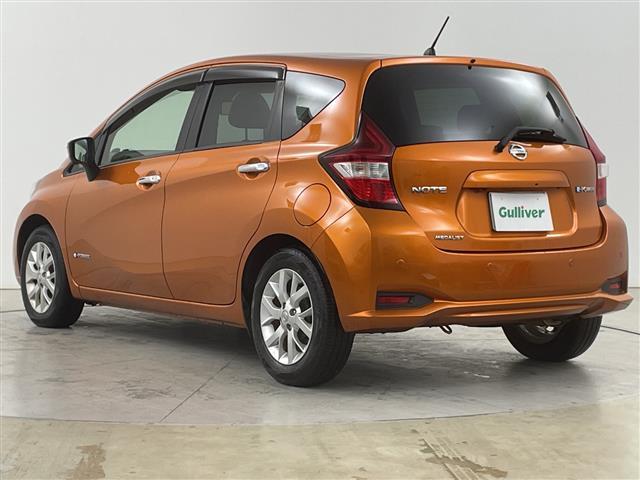 ノート e-パワー メダリスト ・2WD/e-POWR・社外SDナビ (BT/CD/DVD/フルセグTV/MSV)・バックカメラ/全方位カメラ・エマージェンシーブレーキ・ハーフレザーシート・オートライト/LEDライト(43枚目)