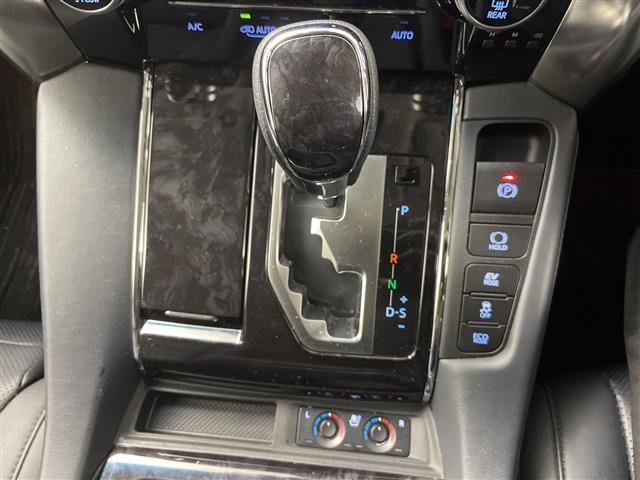 アルファードハイブリッド ＳＲ　Ｃパッケージ　４ＷＤ・トヨタセーフティセンス・レーダークルーズコントロール・純正ナビ・バックカメラ・純正フリップダウンモニター・ＭＴモード付ＡＴ・パワーバックドア・両側パワースライドドア・レザーシート・ＬＥＤライト（5枚目）