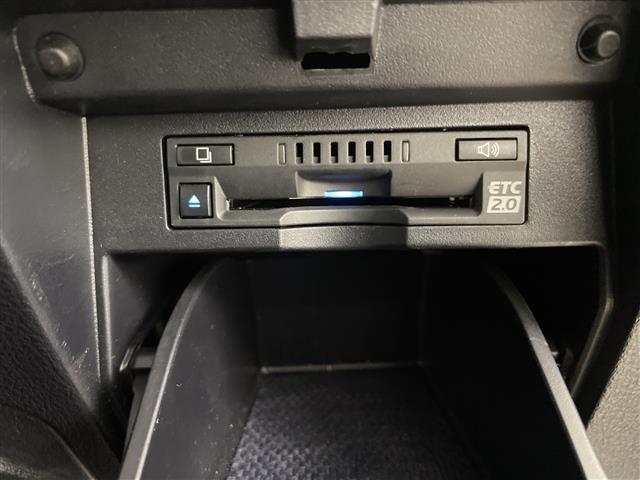 アルファードハイブリッド ＳＲ　Ｃパッケージ　４ＷＤ・トヨタセーフティセンス・レーダークルーズコントロール・純正ナビ・バックカメラ・純正フリップダウンモニター・ＭＴモード付ＡＴ・パワーバックドア・両側パワースライドドア・レザーシート・ＬＥＤライト（11枚目）