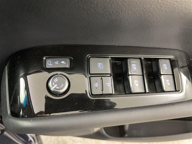 アルファードハイブリッド ＳＲ　Ｃパッケージ　４ＷＤ・トヨタセーフティセンス・レーダークルーズコントロール・純正ナビ・バックカメラ・純正フリップダウンモニター・ＭＴモード付ＡＴ・パワーバックドア・両側パワースライドドア・レザーシート・ＬＥＤライト（12枚目）