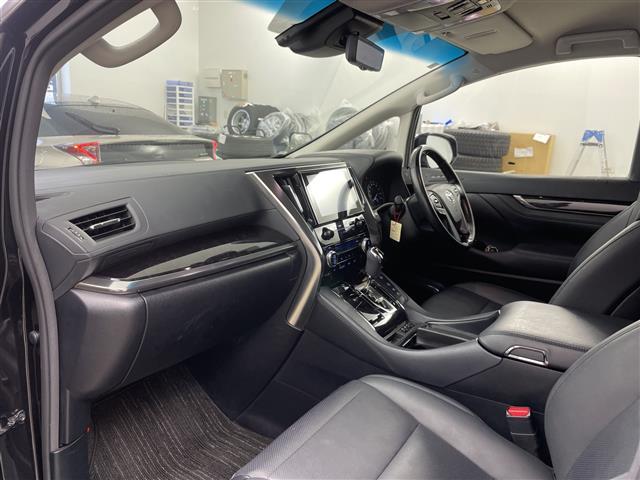 アルファードハイブリッド ＳＲ　Ｃパッケージ　４ＷＤ・トヨタセーフティセンス・レーダークルーズコントロール・純正ナビ・バックカメラ・純正フリップダウンモニター・ＭＴモード付ＡＴ・パワーバックドア・両側パワースライドドア・レザーシート・ＬＥＤライト（24枚目）