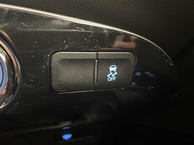 プリウス Ｓ　・４ＷＤ／寒冷地仕様・社外ナビ　　フルセグ／ＢＴ／ＣＤ／ＤＶＤ／ＵＳＢ・バックカメラ・ステアリングスイッチ・ＬＥＤオートライト・プッシュスタート・スマートキー×２・社外ＥＴＣ（10枚目）