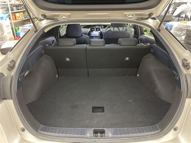 プリウス Ｓ　・４ＷＤ／寒冷地仕様・社外ナビ　　フルセグ／ＢＴ／ＣＤ／ＤＶＤ／ＵＳＢ・バックカメラ・ステアリングスイッチ・ＬＥＤオートライト・プッシュスタート・スマートキー×２・社外ＥＴＣ（26枚目）