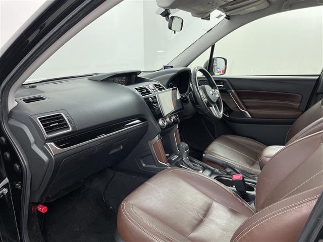 フォレスター ２．０ＸＴ　アイサイト　ブラウンレザーセレクション　・４ＷＤ・社外ナビ　フルセグ／ＣＤ／ＤＶＤ／ＢＴ／ＳＤ・バックカメラ・レーダークルーズコントロール・ブラインドスポットモニター・レザーシート／シートヒーター・パワーシート／シートポジション（18枚目）