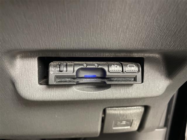 プリウス Ｓ　・社外ナビ　　ＣＤ／ＤＶＤ／フルセグ／ＡＵＸ・寒冷地仕様・バックカメラ・社外前方ドライブレコーダー・オートライト・ＥＴＣ・ワイパーデアイサー・電動格納ミラー／ウィンカーミラー・ヘッドラ（9枚目）