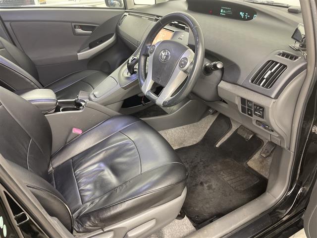 プリウス Ｓ　・社外ナビ　　ＣＤ／ＤＶＤ／フルセグ／ＡＵＸ・寒冷地仕様・バックカメラ・社外前方ドライブレコーダー・オートライト・ＥＴＣ・ワイパーデアイサー・電動格納ミラー／ウィンカーミラー・ヘッドラ（17枚目）