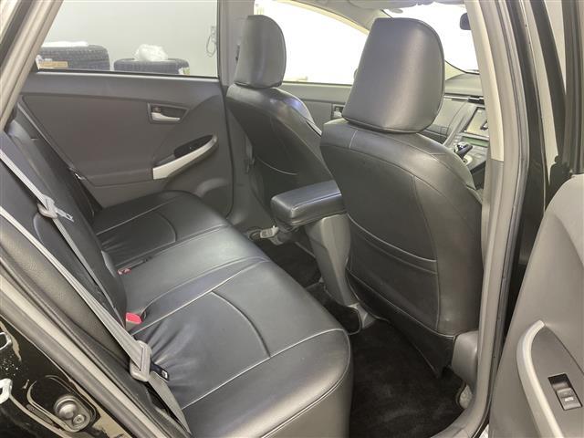 プリウス Ｓ　・社外ナビ　　ＣＤ／ＤＶＤ／フルセグ／ＡＵＸ・寒冷地仕様・バックカメラ・社外前方ドライブレコーダー・オートライト・ＥＴＣ・ワイパーデアイサー・電動格納ミラー／ウィンカーミラー・ヘッドラ（18枚目）