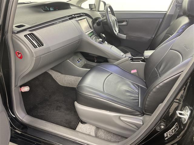 プリウス Ｓ　・社外ナビ　　ＣＤ／ＤＶＤ／フルセグ／ＡＵＸ・寒冷地仕様・バックカメラ・社外前方ドライブレコーダー・オートライト・ＥＴＣ・ワイパーデアイサー・電動格納ミラー／ウィンカーミラー・ヘッドラ（20枚目）