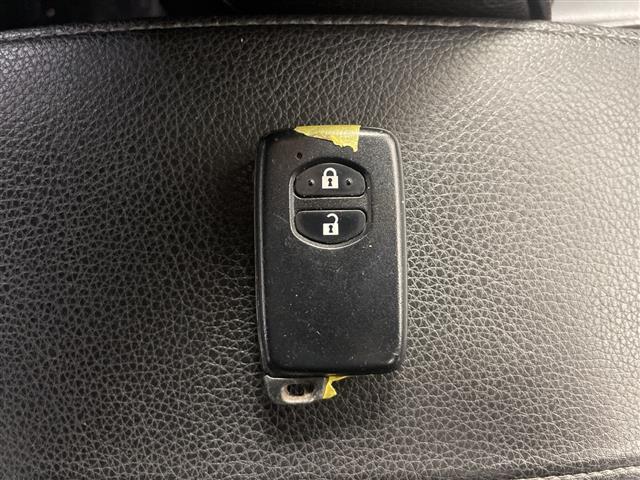 プリウス Ｓ　・社外ナビ　　ＣＤ／ＤＶＤ／フルセグ／ＡＵＸ・寒冷地仕様・バックカメラ・社外前方ドライブレコーダー・オートライト・ＥＴＣ・ワイパーデアイサー・電動格納ミラー／ウィンカーミラー・ヘッドラ（27枚目）