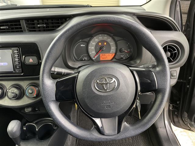 ヴィッツ Ｆ　ワンオーナー・４ＷＤ・寒冷地仕様・純正ＳＤナビ・純正エンジンスターター・積込夏タイヤ社外ＡＷセット・ワイパーデアイサー・横滑り防止装置・ドアバイザー・ヘッドライトレベライザー・電動格納ミラー（3枚目）