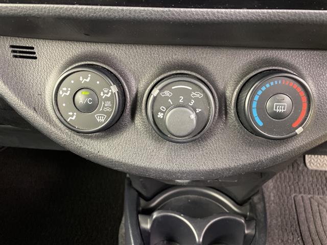 ヴィッツ Ｆ　ワンオーナー・４ＷＤ・寒冷地仕様・純正ＳＤナビ・純正エンジンスターター・積込夏タイヤ社外ＡＷセット・ワイパーデアイサー・横滑り防止装置・ドアバイザー・ヘッドライトレベライザー・電動格納ミラー（5枚目）