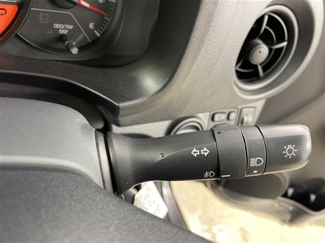 ヴィッツ Ｆ　ワンオーナー・４ＷＤ・寒冷地仕様・純正ＳＤナビ・純正エンジンスターター・積込夏タイヤ社外ＡＷセット・ワイパーデアイサー・横滑り防止装置・ドアバイザー・ヘッドライトレベライザー・電動格納ミラー（7枚目）