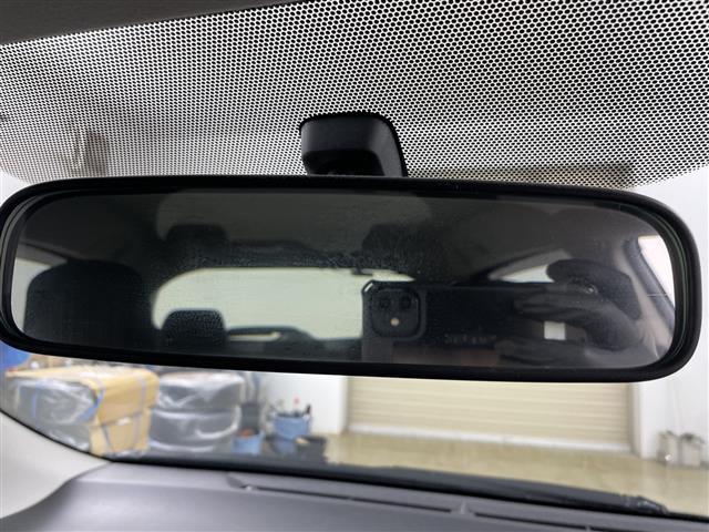 ヴィッツ Ｆ　ワンオーナー・４ＷＤ・寒冷地仕様・純正ＳＤナビ・純正エンジンスターター・積込夏タイヤ社外ＡＷセット・ワイパーデアイサー・横滑り防止装置・ドアバイザー・ヘッドライトレベライザー・電動格納ミラー（9枚目）