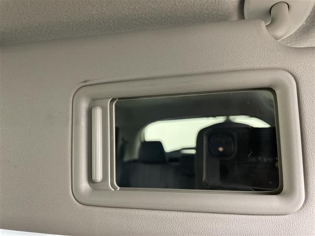 ヴィッツ Ｆ　ワンオーナー・４ＷＤ・寒冷地仕様・純正ＳＤナビ・純正エンジンスターター・積込夏タイヤ社外ＡＷセット・ワイパーデアイサー・横滑り防止装置・ドアバイザー・ヘッドライトレベライザー・電動格納ミラー（10枚目）