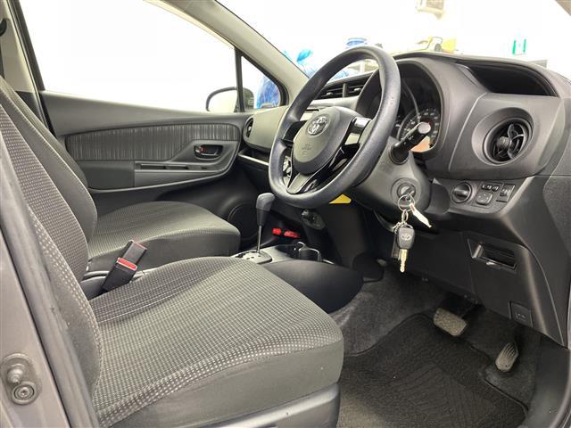 ヴィッツ Ｆ　ワンオーナー・４ＷＤ・寒冷地仕様・純正ＳＤナビ・純正エンジンスターター・積込夏タイヤ社外ＡＷセット・ワイパーデアイサー・横滑り防止装置・ドアバイザー・ヘッドライトレベライザー・電動格納ミラー（13枚目）