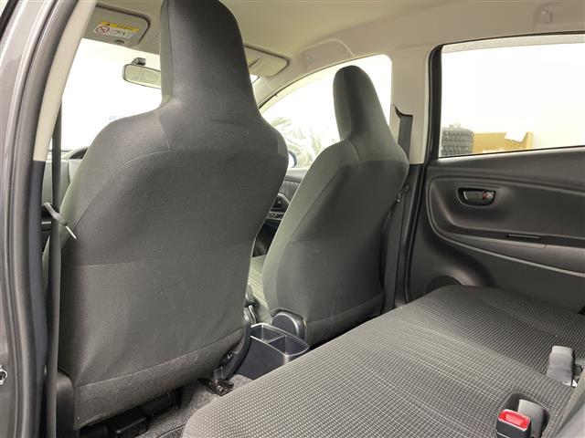 ヴィッツ Ｆ　ワンオーナー・４ＷＤ・寒冷地仕様・純正ＳＤナビ・純正エンジンスターター・積込夏タイヤ社外ＡＷセット・ワイパーデアイサー・横滑り防止装置・ドアバイザー・ヘッドライトレベライザー・電動格納ミラー（17枚目）