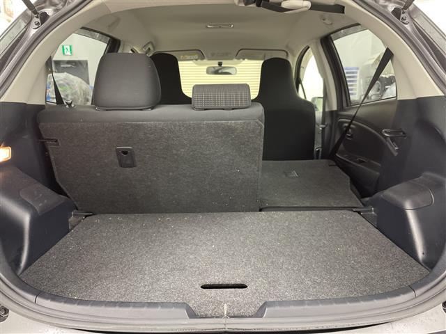 ヴィッツ Ｆ　ワンオーナー・４ＷＤ・寒冷地仕様・純正ＳＤナビ・純正エンジンスターター・積込夏タイヤ社外ＡＷセット・ワイパーデアイサー・横滑り防止装置・ドアバイザー・ヘッドライトレベライザー・電動格納ミラー（19枚目）