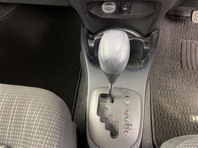 ヴィッツ Ｆ　ワンオーナー・４ＷＤ・寒冷地仕様・純正ＳＤナビ・純正エンジンスターター・積込夏タイヤ社外ＡＷセット・ワイパーデアイサー・横滑り防止装置・ドアバイザー・ヘッドライトレベライザー・電動格納ミラー（22枚目）