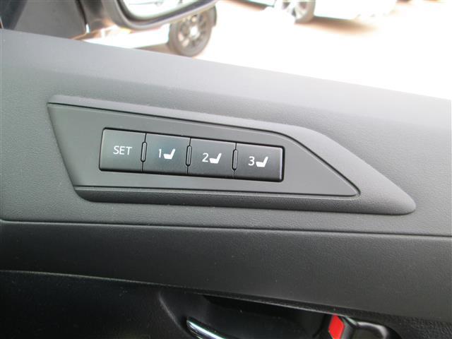 ヴェルファイアハイブリッド Ｖ　Ｌエディション　１オナ　メーカーナビ　後席モニター（17枚目）