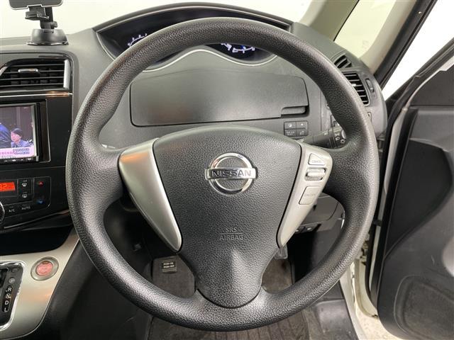 セレナ ２０Ｘ　・４ＷＤ・社外ナビ・ＣＤ／ＳＤ／ワンセグ・バックカメラ・左パワースライドドア・クルーズコントロール・アイドリングストップ・オートライト・プッシュスタート／スマートキー・ＥＴＣ（5枚目）