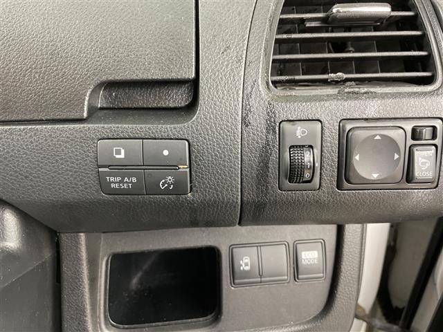 セレナ ２０Ｘ　・４ＷＤ・社外ナビ・ＣＤ／ＳＤ／ワンセグ・バックカメラ・左パワースライドドア・クルーズコントロール・アイドリングストップ・オートライト・プッシュスタート／スマートキー・ＥＴＣ（9枚目）