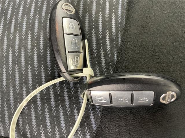 セレナ ２０Ｘ　・４ＷＤ・社外ナビ・ＣＤ／ＳＤ／ワンセグ・バックカメラ・左パワースライドドア・クルーズコントロール・アイドリングストップ・オートライト・プッシュスタート／スマートキー・ＥＴＣ（10枚目）