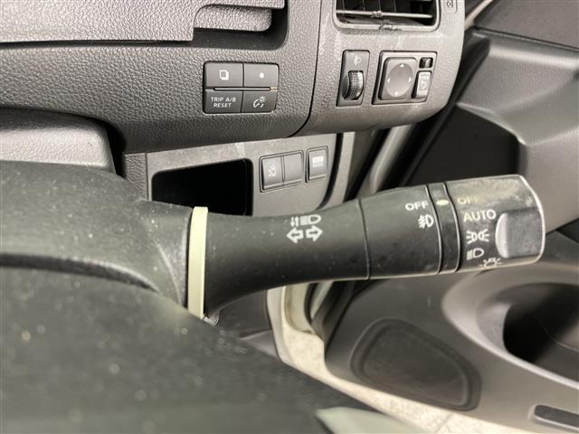 セレナ ２０Ｘ　・４ＷＤ・社外ナビ・ＣＤ／ＳＤ／ワンセグ・バックカメラ・左パワースライドドア・クルーズコントロール・アイドリングストップ・オートライト・プッシュスタート／スマートキー・ＥＴＣ（13枚目）